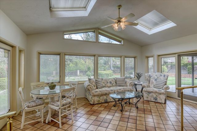 2002 W Regina Ave, Spokane, WA 99218