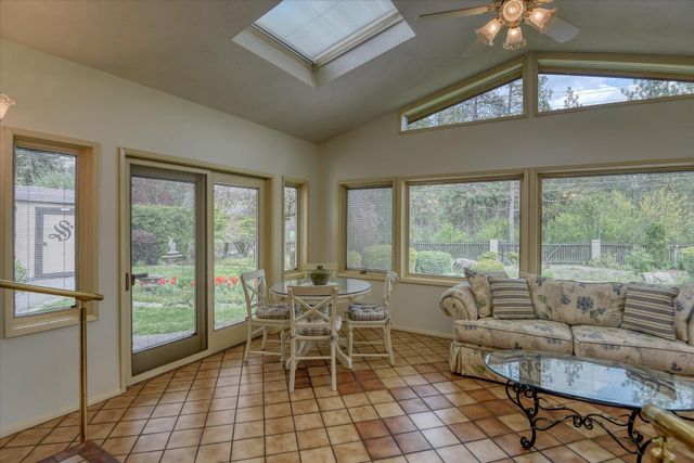 2002 W Regina Ave, Spokane, WA 99218