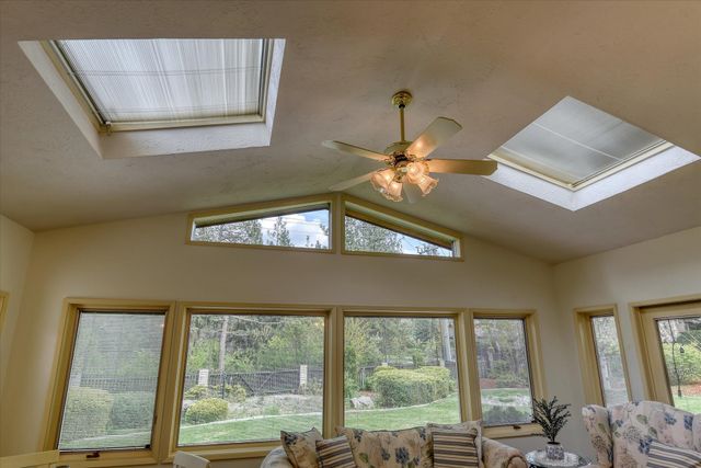 2002 W Regina Ave, Spokane, WA 99218