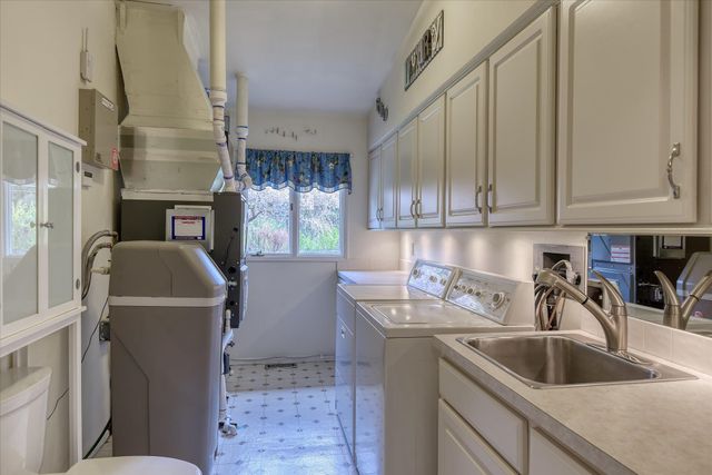 2002 W Regina Ave, Spokane, WA 99218