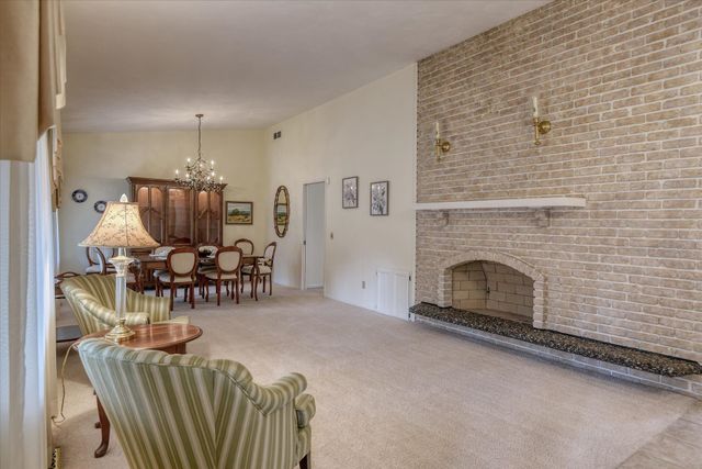 2002 W Regina Ave, Spokane, WA 99218