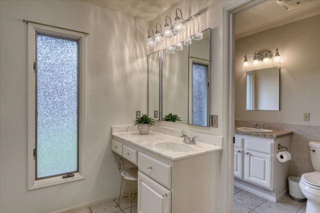 2002 W Regina Ave, Spokane, WA 99218