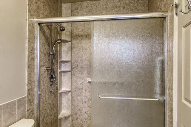 2002 W Regina Ave, Spokane, WA 99218