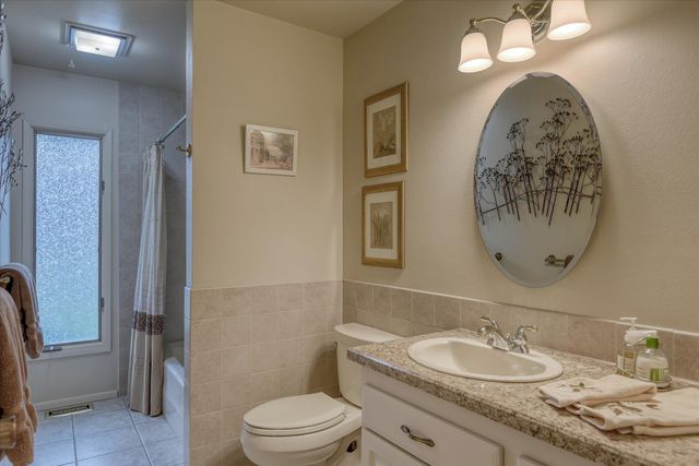 2002 W Regina Ave, Spokane, WA 99218