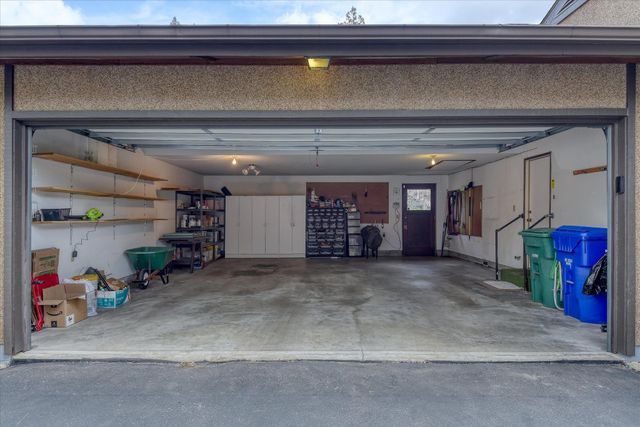 2002 W Regina Ave, Spokane, WA 99218