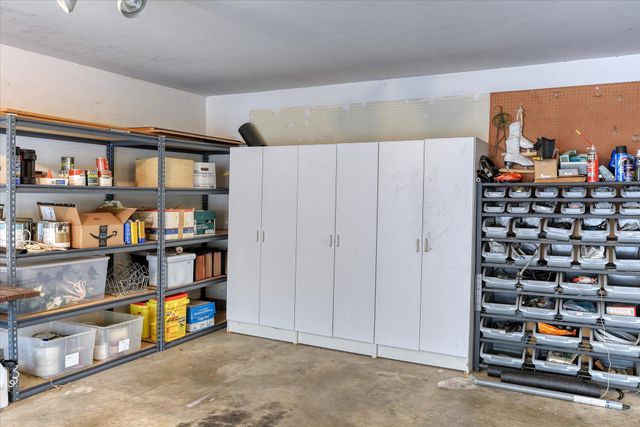 2002 W Regina Ave, Spokane, WA 99218