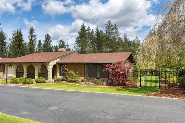 2002 W Regina Ave, Spokane, WA 99218