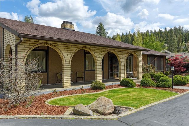 2002 W Regina Ave, Spokane, WA 99218