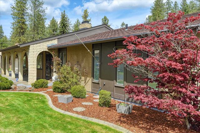 2002 W Regina Ave, Spokane, WA 99218