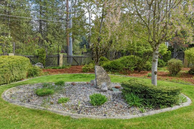 2002 W Regina Ave, Spokane, WA 99218