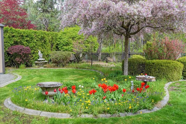 2002 W Regina Ave, Spokane, WA 99218