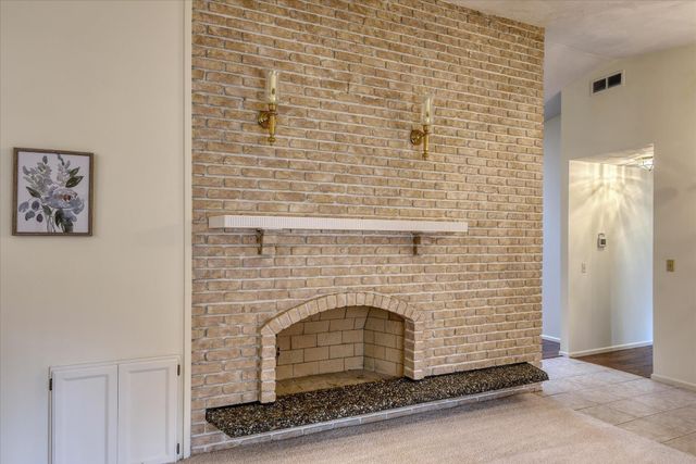 2002 W Regina Ave, Spokane, WA 99218