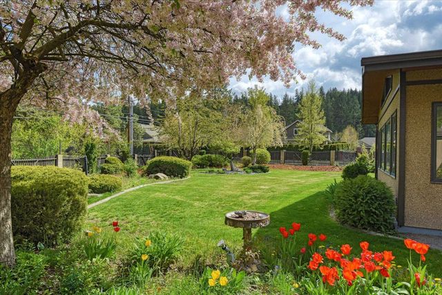 2002 W Regina Ave, Spokane, WA 99218