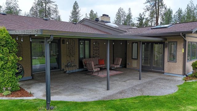 2002 W Regina Ave, Spokane, WA 99218