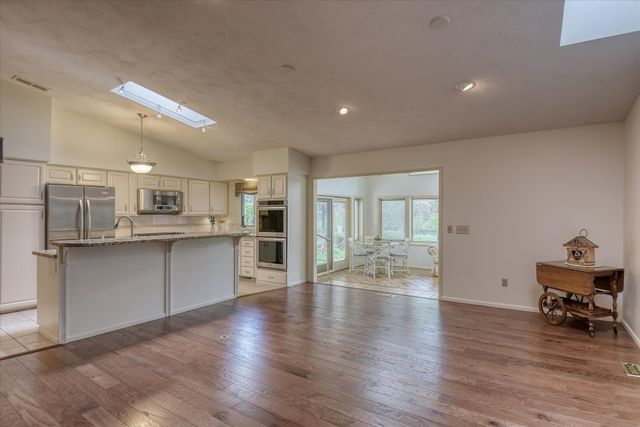 2002 W Regina Ave, Spokane, WA 99218