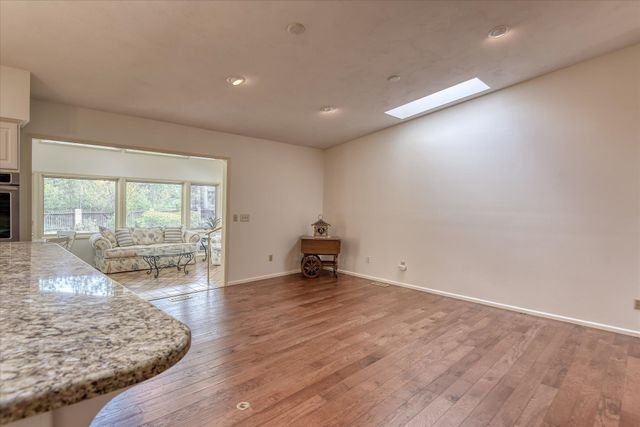 2002 W Regina Ave, Spokane, WA 99218