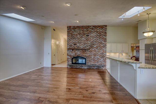 2002 W Regina Ave, Spokane, WA 99218