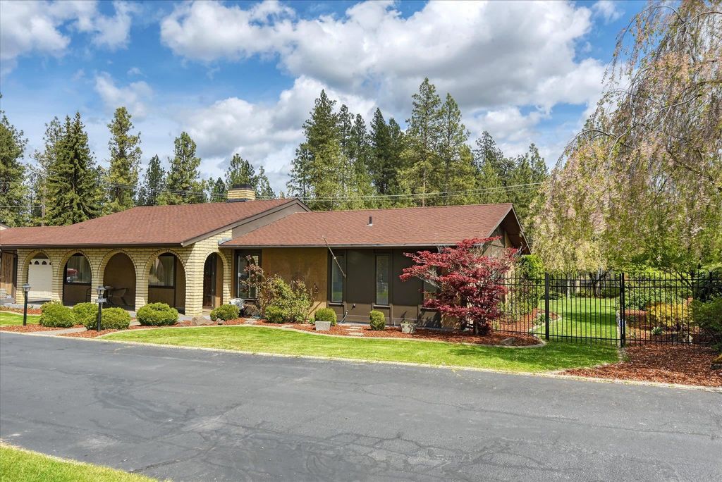 2002 W Regina Ave, Spokane, WA 99218