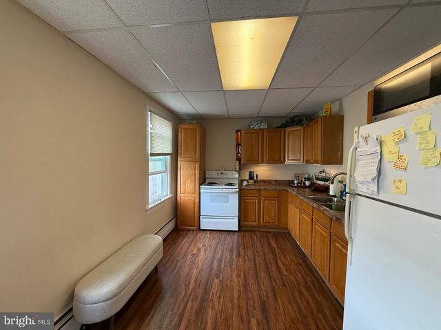 2441 PERKIOMEN AVE, Reading, PA 19606