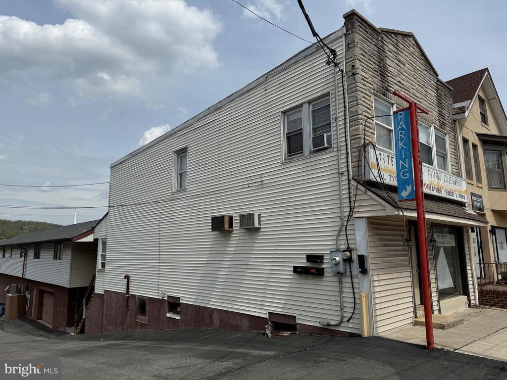 2441 PERKIOMEN AVE, Reading, PA 19606