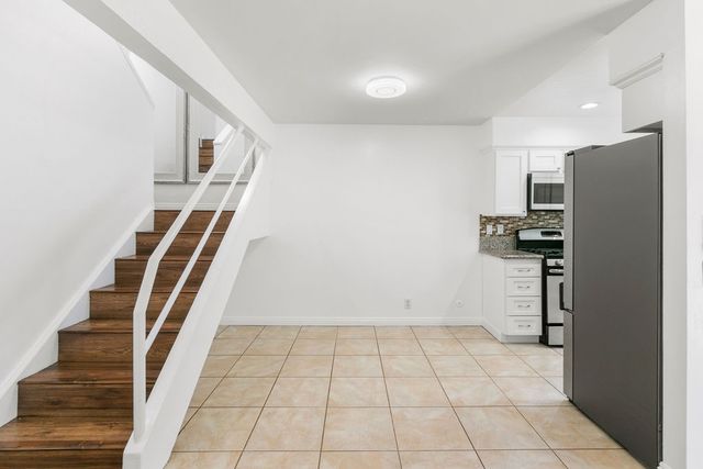 2670 W Segerstrom A, Santa Ana, CA 92704