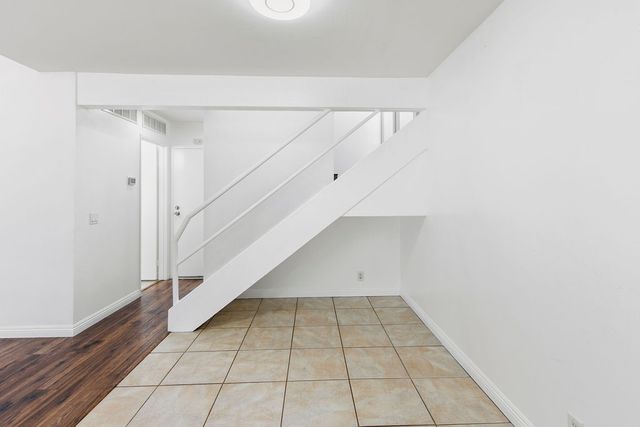 2670 W Segerstrom A, Santa Ana, CA 92704