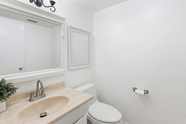 2670 W Segerstrom A, Santa Ana, CA 92704