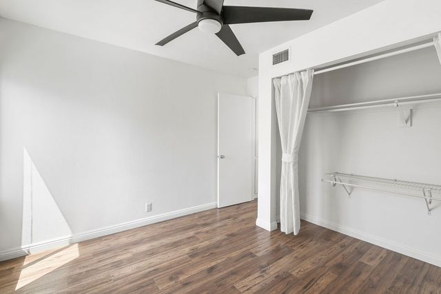 2670 W Segerstrom A, Santa Ana, CA 92704