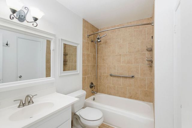 2670 W Segerstrom A, Santa Ana, CA 92704