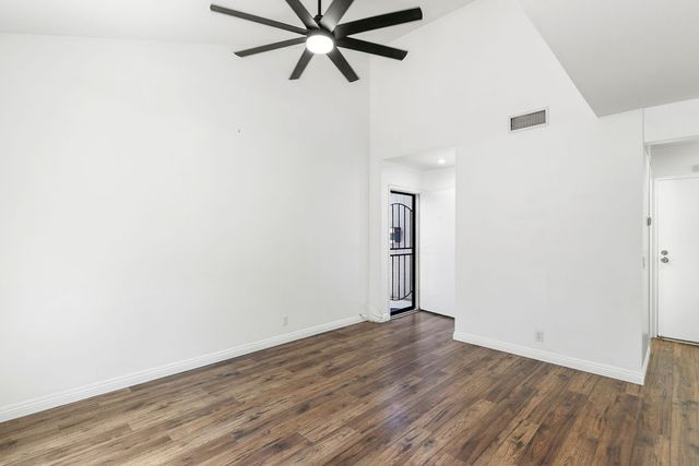 2670 W Segerstrom A, Santa Ana, CA 92704