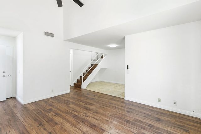 2670 W Segerstrom A, Santa Ana, CA 92704