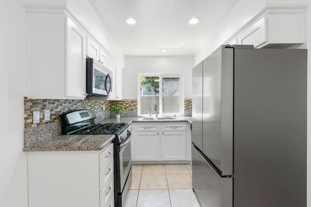 2670 W Segerstrom A, Santa Ana, CA 92704