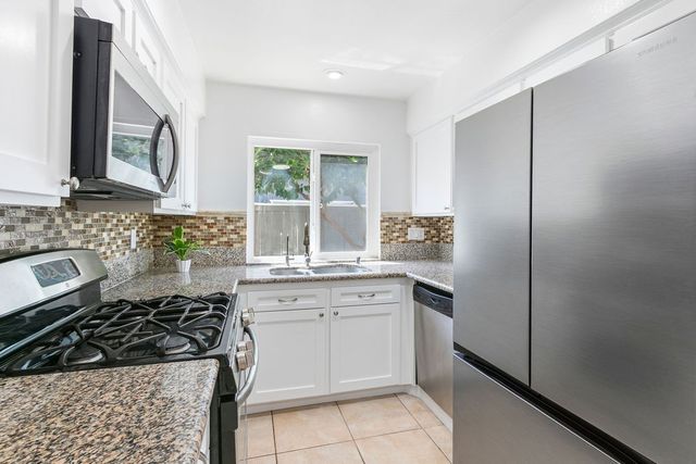 2670 W Segerstrom A, Santa Ana, CA 92704