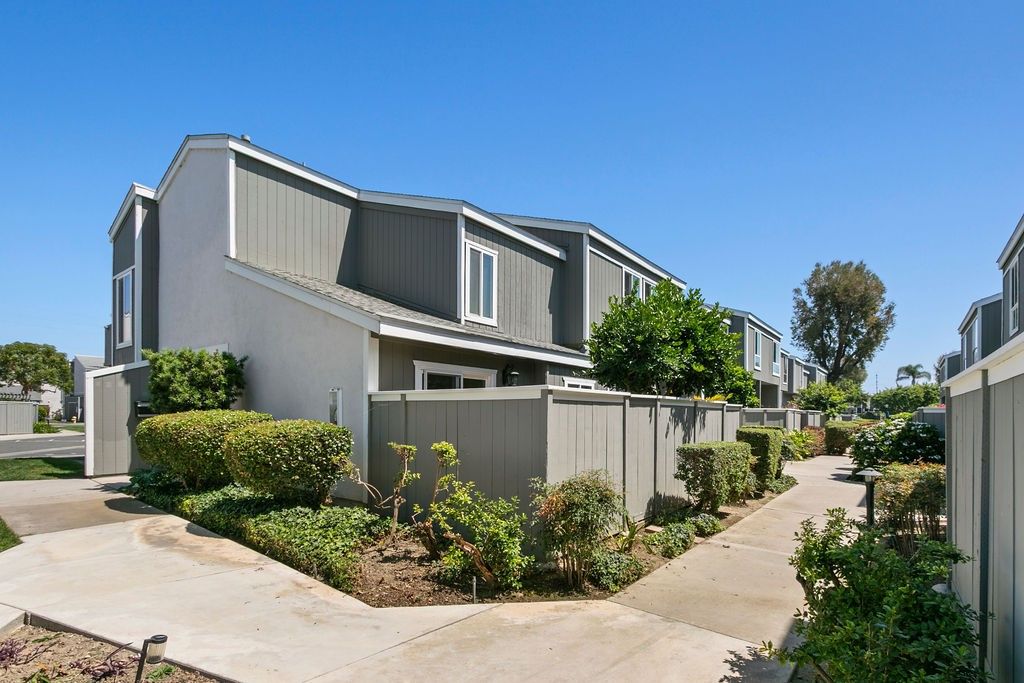 2670 W Segerstrom A, Santa Ana, CA 92704