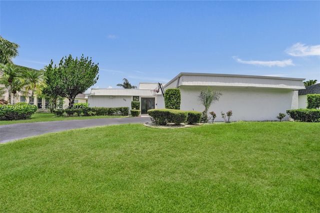 5704 Coco Palm Dr, Tamarac, FL 33319