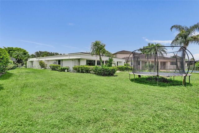 5704 Coco Palm Dr, Tamarac, FL 33319