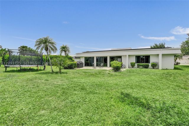 5704 Coco Palm Dr, Tamarac, FL 33319