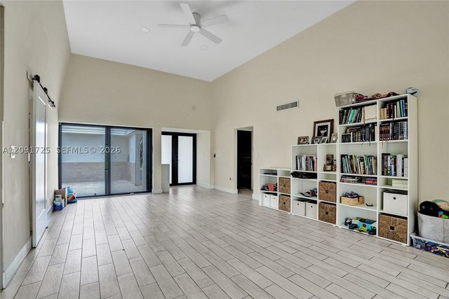 5704 Coco Palm Dr, Tamarac, FL 33319