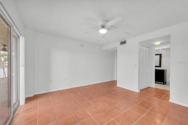 4900 38TH WAY S 302, St Petersburg, FL 33711