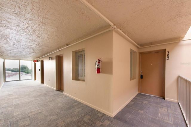 4900 38TH WAY S 302, St Petersburg, FL 33711