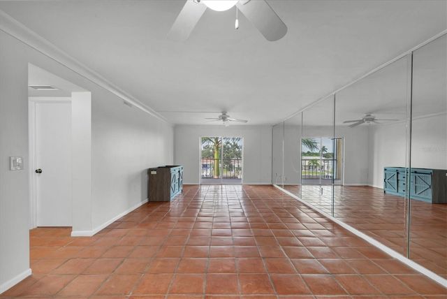 4900 38TH WAY S 302, St Petersburg, FL 33711