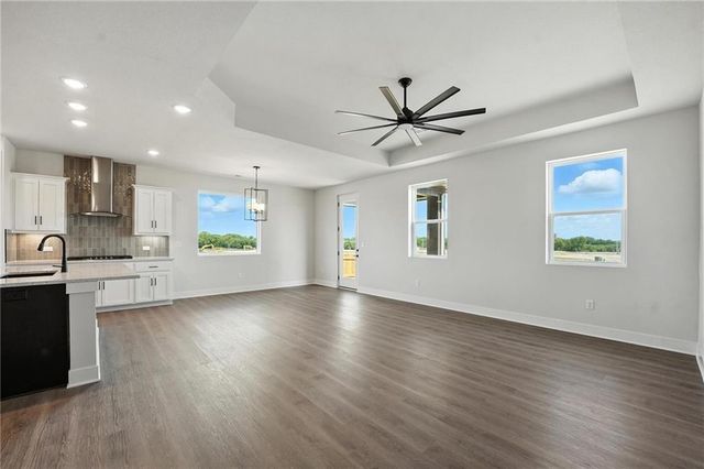 20680 Skyview Lane, Spring Hill, KS 66083