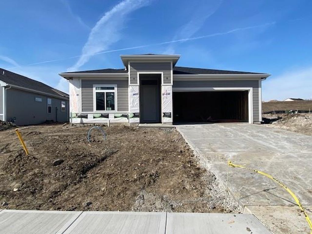 20680 Skyview Lane, Spring Hill, KS 66083