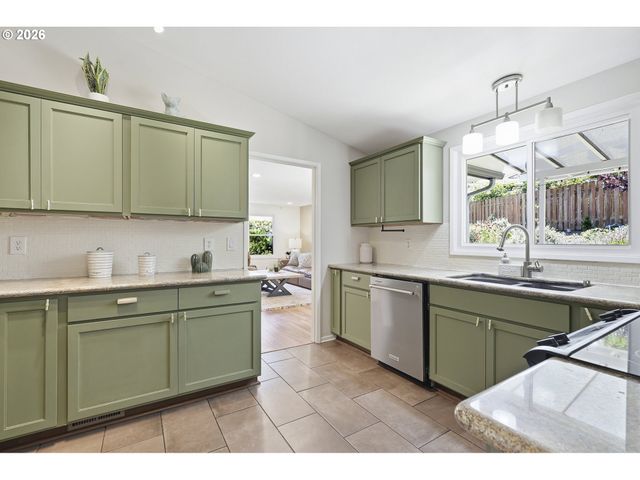 13912 Ne FREMONT Ct, Portland, OR 97230