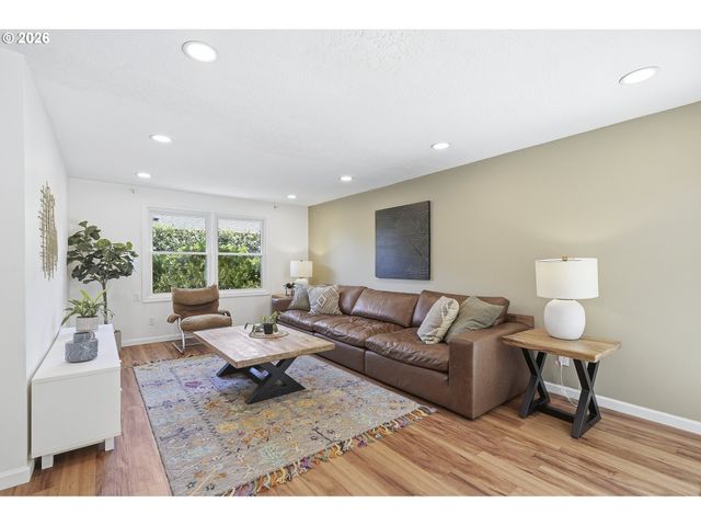 13912 Ne FREMONT Ct, Portland, OR 97230