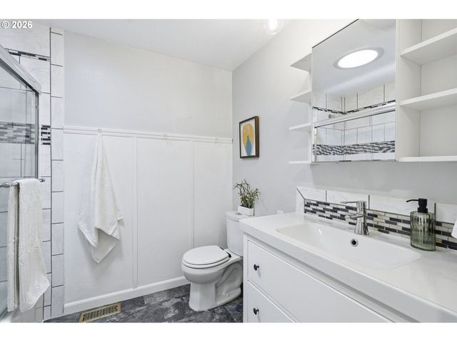 13912 Ne FREMONT Ct, Portland, OR 97230