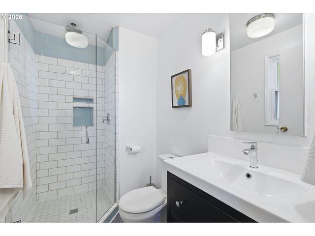 13912 Ne FREMONT Ct, Portland, OR 97230