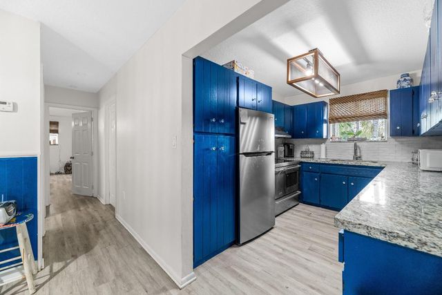 1068 D Road, Loxahatchee Groves, FL 33470