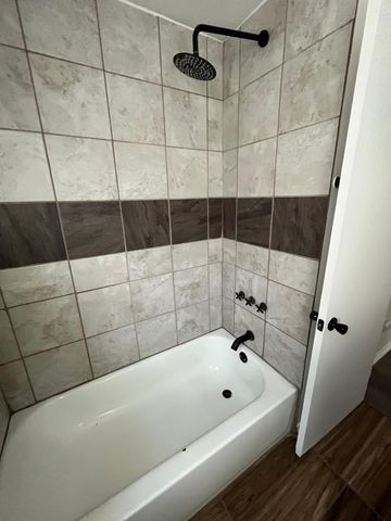 1107 57th Avenue N, Brooklyn Center, MN 55430