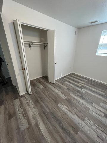 1107 57th Avenue N, Brooklyn Center, MN 55430